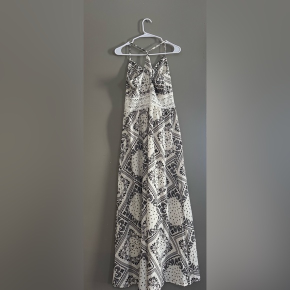 Black and White Patterned Maxi Dress - Picture 2 of 3
